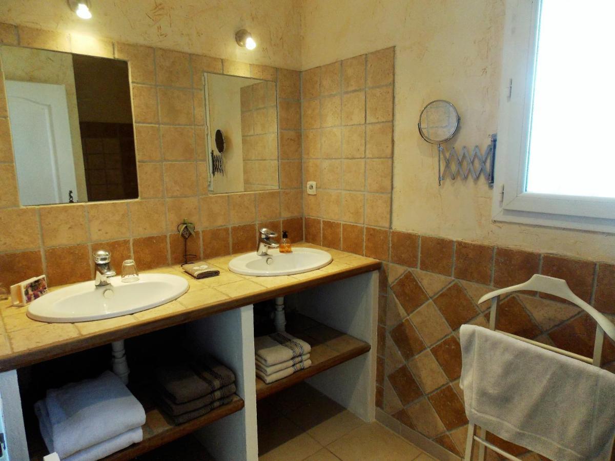 Bed and Breakfast Les Coronilles Beaucaire  Exterior foto