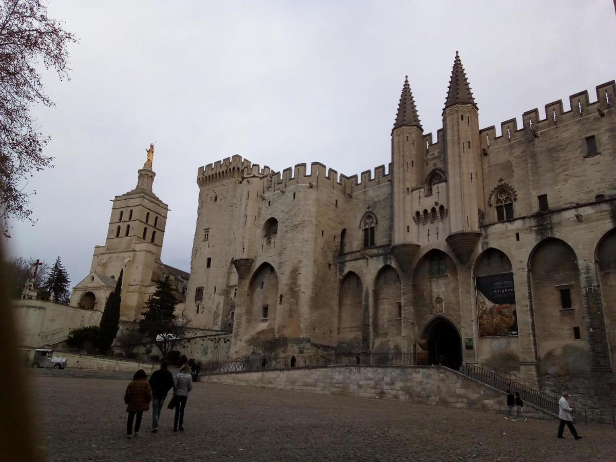 Bed and Breakfast Les Coronilles Beaucaire  Exterior foto